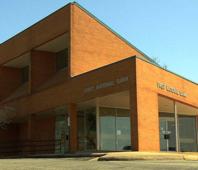 Exterior shot of the West Branch location